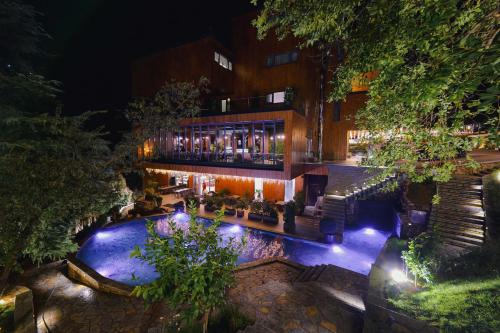 an overhead view of a building at night at Hotel Uji Ftohte Tepelene in Tepelenë