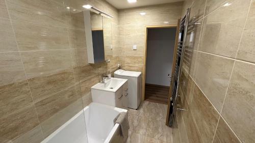 Koupelna v ubytování 3 room Apartment, free parking, Liptovský Mikuláš