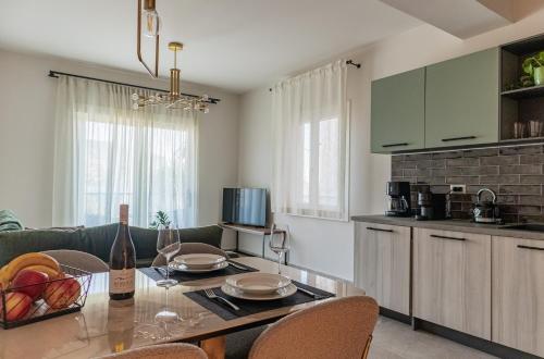 Η κουζίνα ή μικρή κουζίνα στο Chelmis Sea Front Apartments - Atlantis