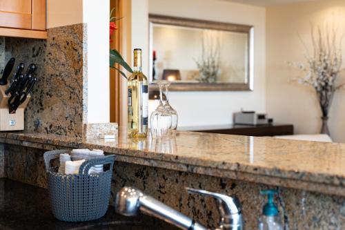 a kitchen counter with a sink and a mirror at Saturno in Fuengirola
