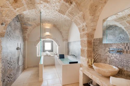 A bathroom at Masseria Villa Verde