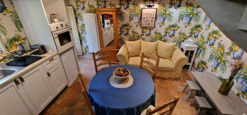 Η κουζίνα ή μικρή κουζίνα στο Charmant logement dans un écrin de verdure
