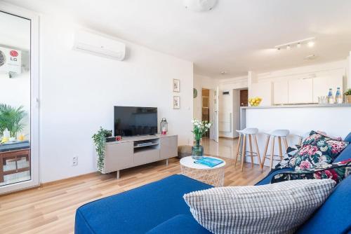 Aesthetic Apartment Located in Centre with Balcony by Noclegi Renters