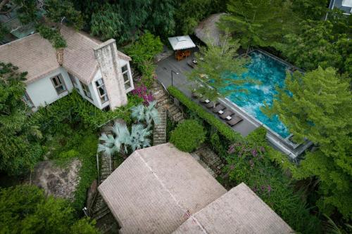 an overhead view of a house with a swimming pool at M Village Phu Quoc in Phu Quoc