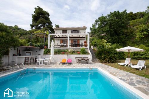 Bazén v ubytování Villa VERA - private villa for 8 guests with pool nebo v jeho okolí