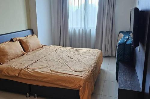 a bedroom with a bed and a suitcase at Kinta Riverfront Homestay (Riverside) in Ipoh