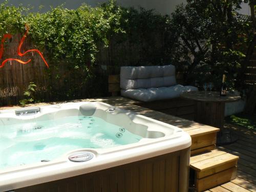 Un p'tit coin de paradis avec jacuzzi