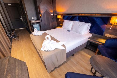 Letto o letti in una camera di WestDoor Hotel