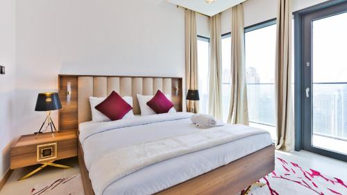 a bedroom with a large bed with red pillows at Luxury StayCation - Tranquil Waters: 2BR Luxury Apart in Dubai Marina in Dubai