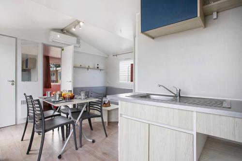 Dapur atau dapur kecil di Bungalow T2 I V- 15 Min From Nazaré