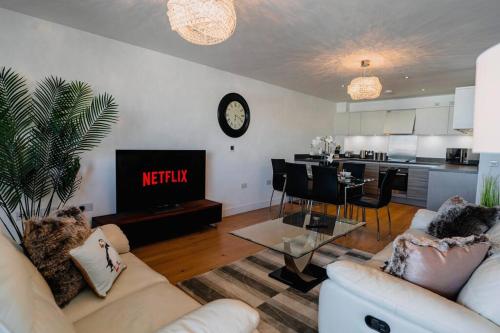 Marina with a view / 2 bd flat photo 31