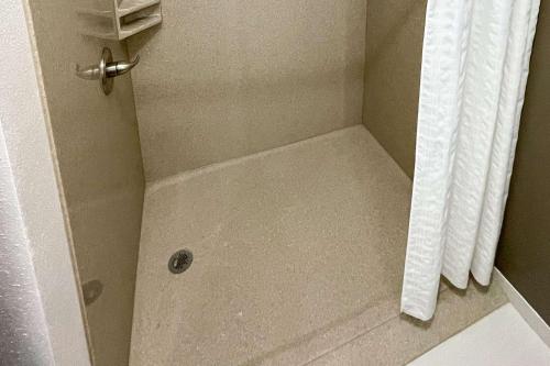 a bathroom with a shower with a shower curtain at Comfort Inn Sioux City South in Morningside