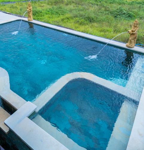Bazén v ubytování The Pyramid Ubud River Villas nebo v jeho okolí