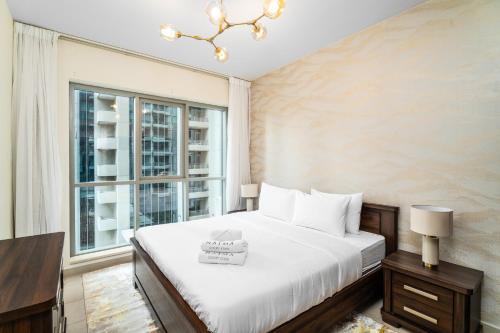 Postel nebo postele na pokoji v ubytování Nasma Luxury Stays - Huge 2 Bedroom Apartment in Boulevard Central