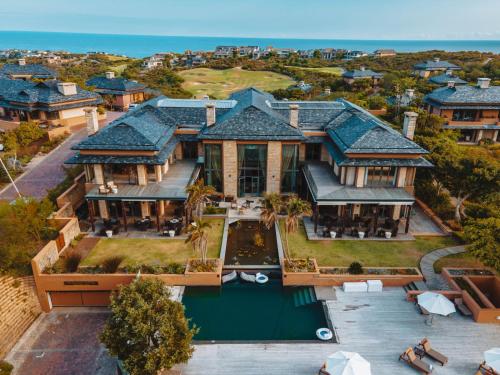 an aerial view of a mansion at Pezula Nature Retreat in Knysna