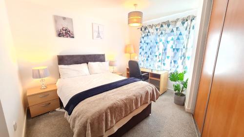 Postel nebo postele na pokoji v ubytování Contemporary One-Bedroom Apartment in Sheffield City Centre