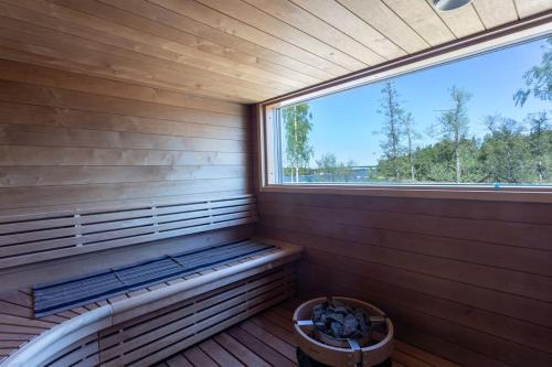 Μπαλκόνι ή βεράντα στο Villa Karina - Beachfront with Jacuzzi