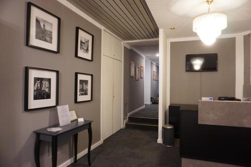 TV a/nebo společenská místnost v ubytování Hotel Pension Lumes - Self Check In