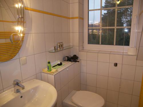 Bilik mandi di Ferienhaus 1A