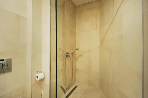 Silver & Gold Luxury Rooms