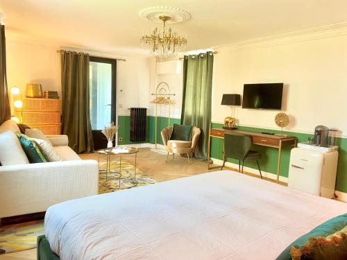 a bedroom with a bed and a living room at Villa Caprice in Six-Fours-les-Plages