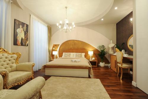 Cama o camas de una habitación en Silver & Gold Luxury Rooms