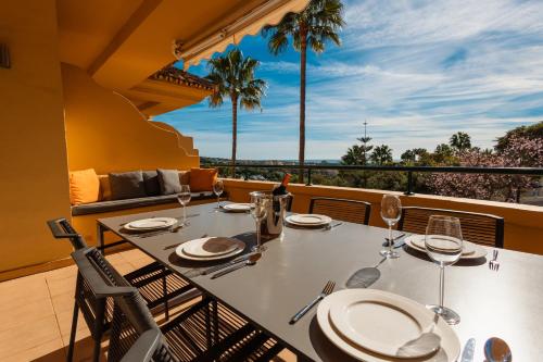 Holiday home, with sea views, south facing and close to the golf course and the beach, in Elviria Hills