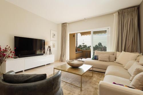 Holiday home, with sea views, south facing and close to the golf course and the beach, in Elviria Hills