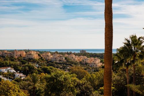 Holiday home, with sea views, south facing and close to the golf course and the beach, in Elviria Hills