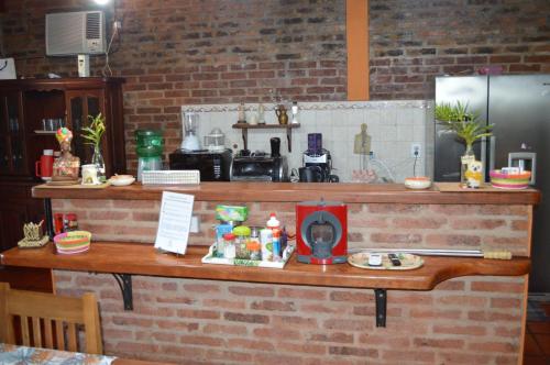 a counter with food on top of a brick wall at Casa con piscina y parque in Garupá