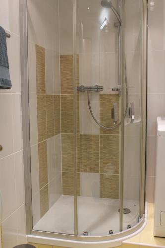 a shower with a glass door in a bathroom at Urlaub im Herzen von Laboe in Laboe