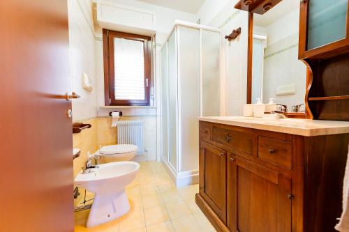 Ванная комната в Charming Ortona Apartment - Private Parking!