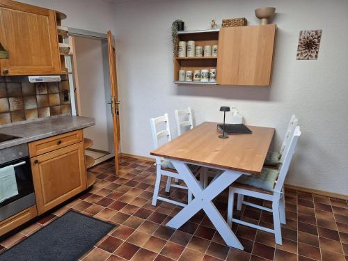 Η κουζίνα ή μικρή κουζίνα στο Ferienwohnung in Schnaid