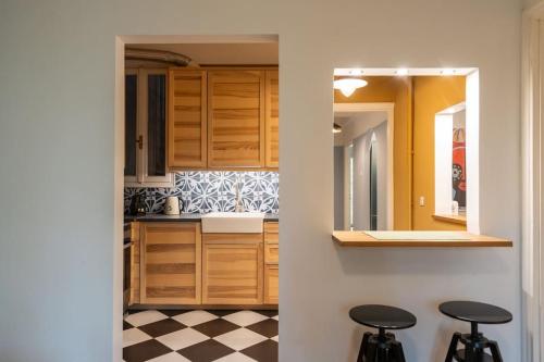 Vibrant Athens Pad-2 Bedrooms