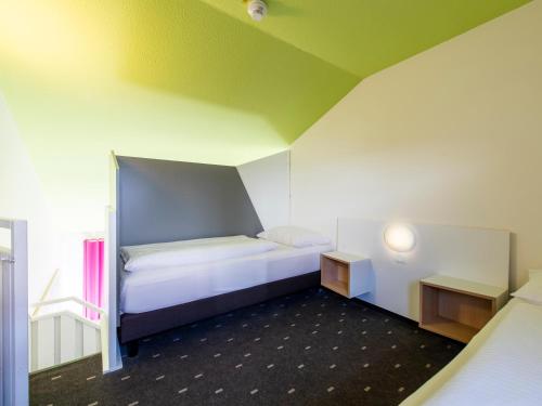 Postel nebo postele na pokoji v ubytování B&B Hotel Ingolstadt-Ost