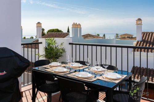 Luxurious penthouse with mountain and sea view 422