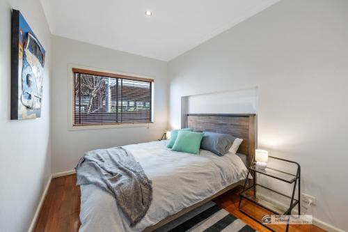 A bed or beds in a room at Broadwater Waves