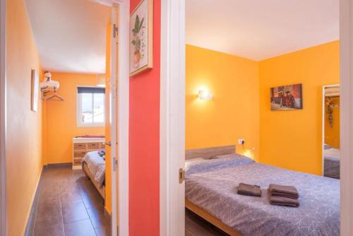 a bedroom with two beds and yellow walls at Apartment Calle Larga in Fuengirola