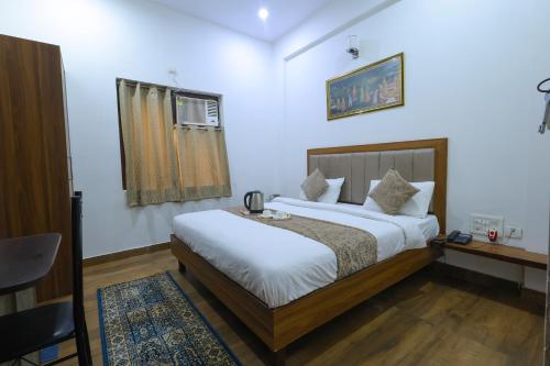 Postel nebo postele na pokoji v ubytování Taj Classic Agra