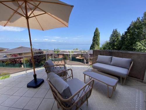 Μπαλκόνι ή βεράντα στο Magnifique Appart rénové Evian Duplex vue Lac 8 pers