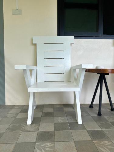 a white bench sitting next to a desk at Hanoii House in Ko Mak