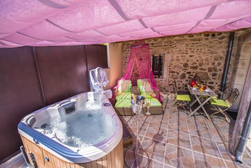 Gîte avec jacuzzi privatif dans un mas provençal