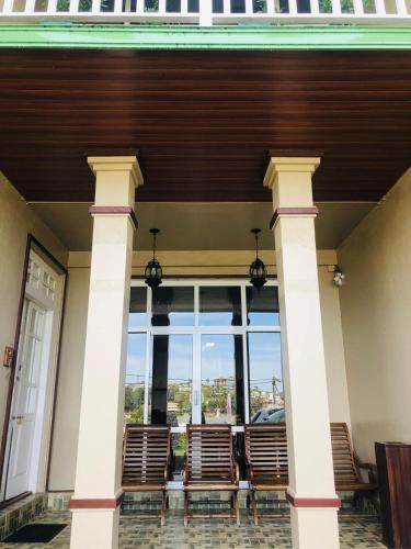 Η πρόσοψη ή η είσοδος του Gregory's Bungalow