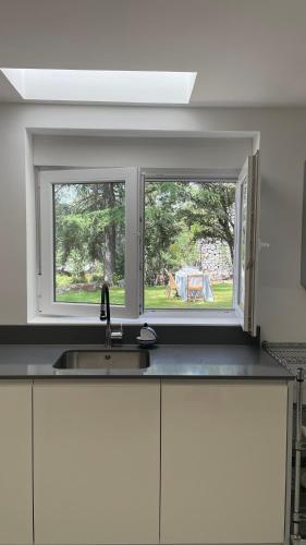 Kuchyň nebo kuchyňský kout v ubytování Chalet con piscina en Torrelodones
