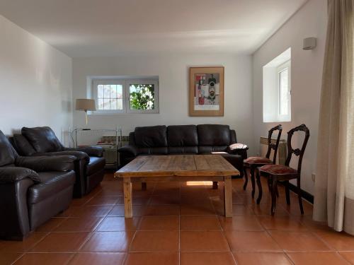 Posezení v ubytování Chalet con piscina en Torrelodones