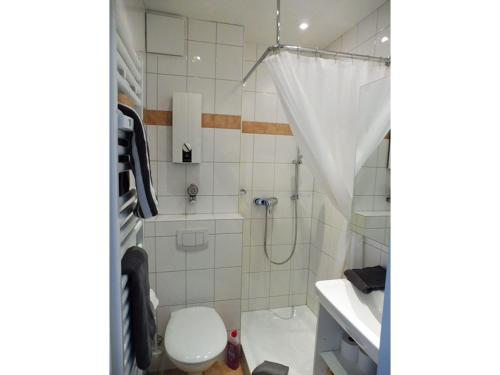 a bathroom with a shower and a toilet at Haus Bielefeld Zimmer 25a in Norderney