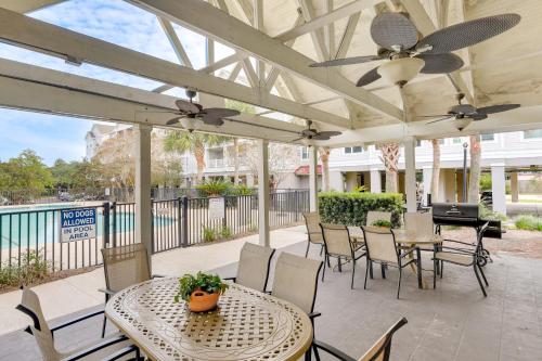 Imagen de la galería de 3 Mi to Folly Beach Condo with Pool Access!, en Charleston