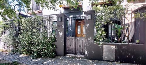 Casa con Pileta y jardín en Lomas de San Isidro/La Merced