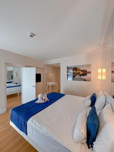 Ένα ή περισσότερα κρεβάτια σε δωμάτιο στο Batumi VIP hotel