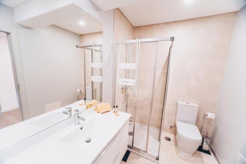 Elephant by Wanderlust Madeira - 2BR Apartment with Terrace, side Sea View and pool access